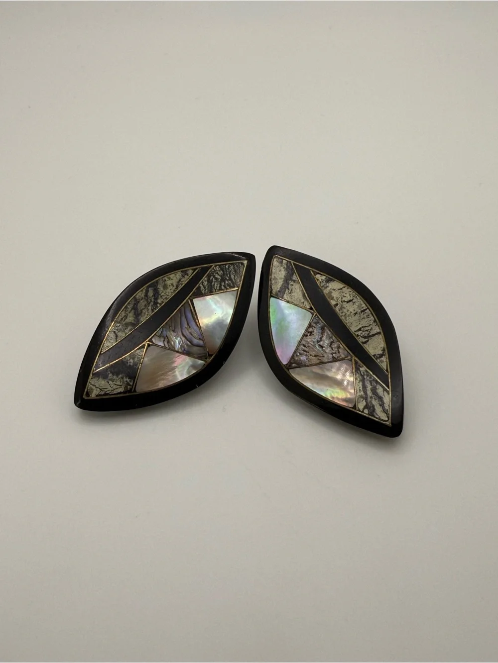 Leaf-shaped dark acrylic and mother of pearl earring
